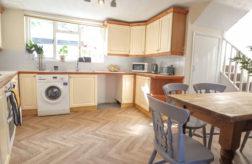 Folkestone House | 4 bed home 3 mins from harbour + sandy beach