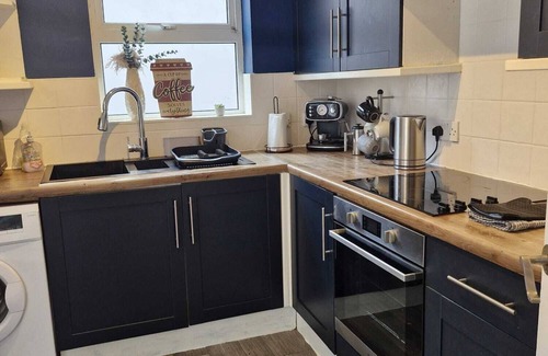 Belfast House | 4 Bed House walking distance to high street and 5 minutes drive to Belfast city.