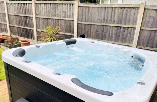 Langold Other | 4 Bed House With Hot Tub & Games Room!