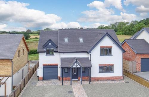 Bishops Castle House | 4 Bed in Bishops Castle 94072
