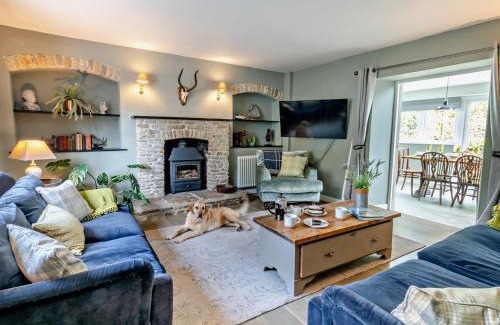 Bridport House | 4 Bed in Burton Bradstock DC212