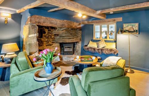 Bridport House | 4 Bed in Burton Bradstock DC212