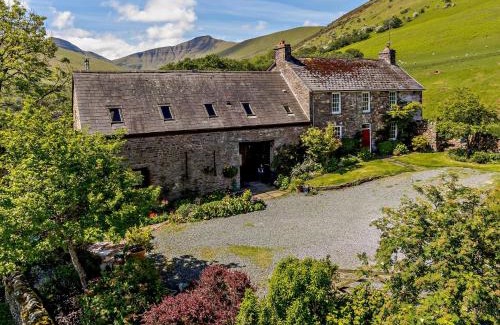 Brecon House | 4 Bed in Cantref BN107