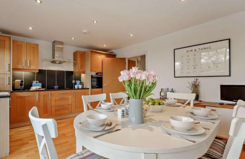 Whippingham House | 4 Bed in East Cowes 93249