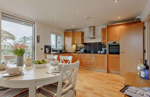 Whippingham House | 4 Bed in East Cowes 93249