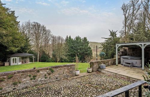 Hawick House | 4 Bed in Hawick 95765