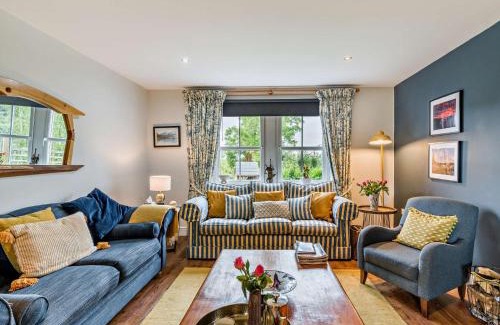 Hayton House | 4 Bed in Hayton SZ119