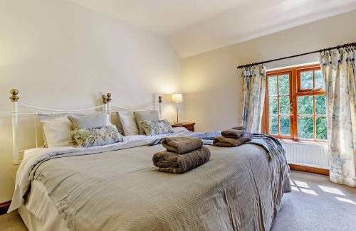 Westbrook Court House | 4 Bed in Hereford 44213