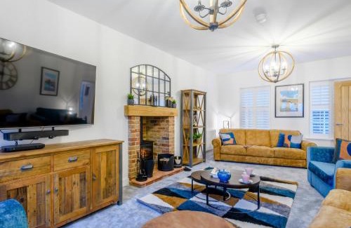 Holt House | 4 Bed in Holt 79034