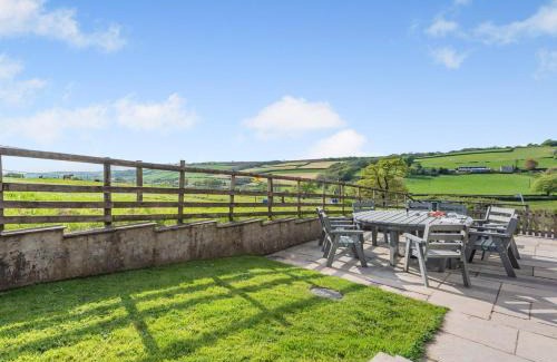 Kidwelly House | 4 Bed in Kidwelly CWRTY