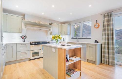 Newlands Valley House | 4 Bed in Newlands Valley SZ204