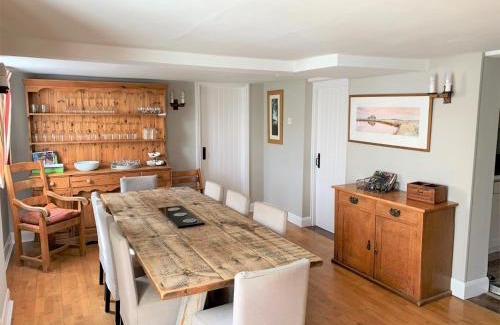 Ningwood House | 4 Bed in Ningwood IC048