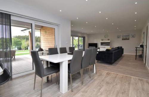 Felton House | 4 Bed in Oswestry 74110