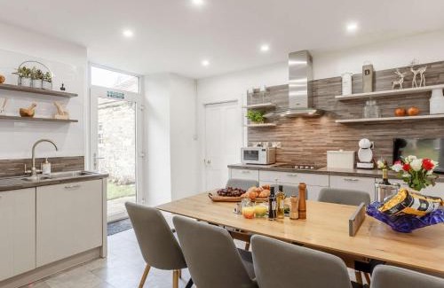 Wick House | 4 Bed in Wick 91390