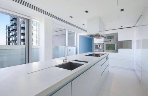 Canary Wharf Apartment | 4 Bed Penthouse - Sleeps 10 - Parking - Smoking