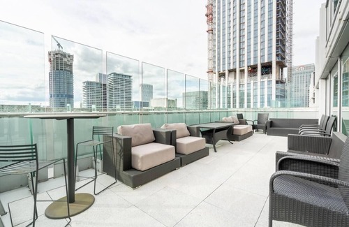 Canary Wharf Apartment | 4 Bed Penthouse - Sleeps 10 - Parking - Smoking