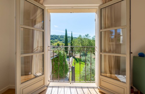 Lourmarin Villa | 4 bed villa, 5-10 minutes walk from Lourmarin, pool, countryside views and quiet