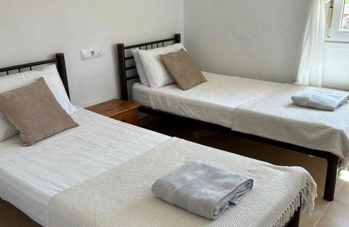 Torre-Pacheco Villa | 4 Bed Villa-Sleeps 8-Private Pool-Golf Resort
