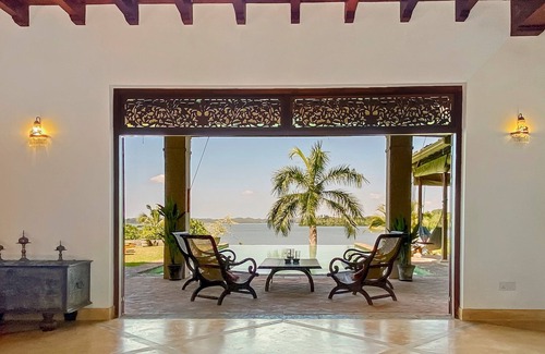 Kathaluwa Villa | 4 bed villa. Spectacular views across Koggala lake.