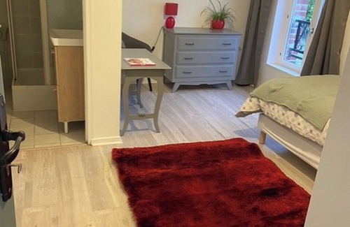 Saint-Quentin-des-Pres Apartment | 4-bedroom apartment in the countryside between Beauvais (25kms) and Rouen (50kms)