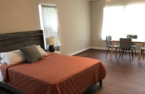 Grayson House | 4 Bedroom 2 1/2 Home for Getaway, meeting, family event, Business