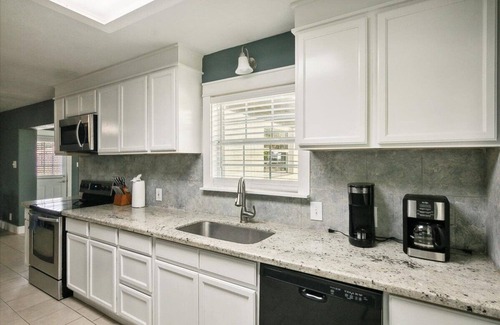 Lakeview  Jefferson County House | 4 bedroom 2 bath home in Bridge City