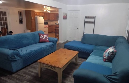 Fellowship House | 4-Bedroom 2 Bath -Ocala Retreat - King Beds, Good For Groups - Sleeps 10 - Quiet