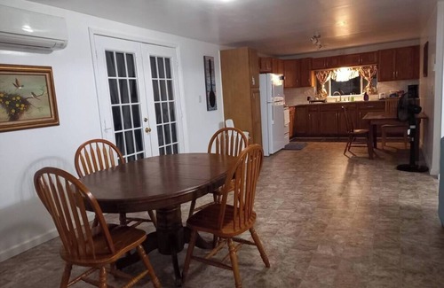 Fellowship House | 4-Bedroom 2 Bath -Ocala Retreat - King Beds, Good For Groups - Sleeps 10 - Quiet