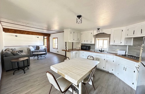 Rutheron House | 4 Bedroom, 3 Bath Duplex - 6 Beds