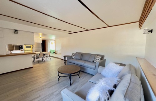 Rutheron House | 4 Bedroom, 3 Bath Duplex - 6 Beds