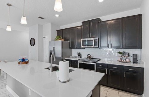 Four Corners House | 4-bedroom 3-bath townhome in brilliant Championsgate Davenport with AC and pool