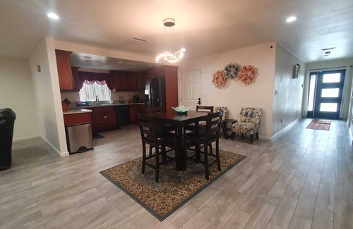 Harbor House | 4 Bedroom/3Full Bath/LAX/Carson/Long Beach/Torrance/Hawthorne/Los Angeles