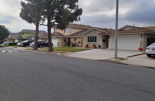 Harbor House | 4 Bedroom/3Full Bath/LAX/Carson/Long Beach/Torrance/Hawthorne/Los Angeles