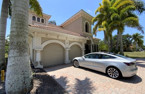 Vamo House | 4 bedroom, 6 bath, 10 min from Siesta Beach