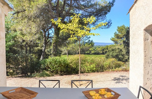 La Tour-d'Aigues House | 4 bedroom accommodation in La Tour D'Aigues