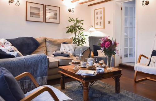 Caister-on-Sea Cottage | 4 bedroom accommodation in Caister-on-Sea, near Great Yarmouth