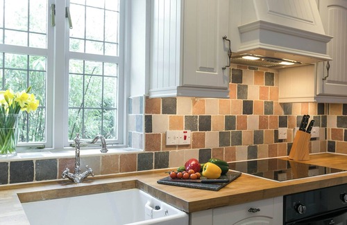 Battle Cottage | 4 bedroom accommodation in Catsfield, near Battle