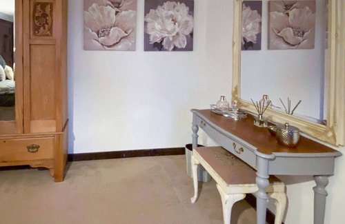 New Forest District Cottage | 4 bedroom accommodation in Sopley, near Burton