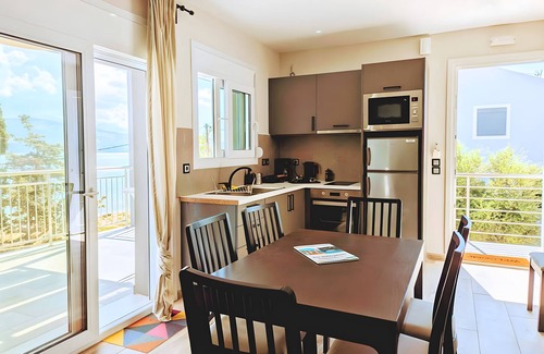 Paliki Apartment | 4-Bedroom Apartment with Sea View, Wi-Fi and Air Conditioning