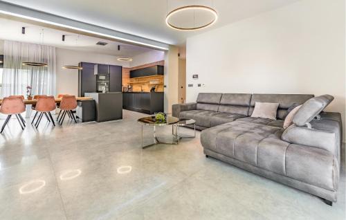 Fazana House | 4 Bedroom Awesome Home In Fazana