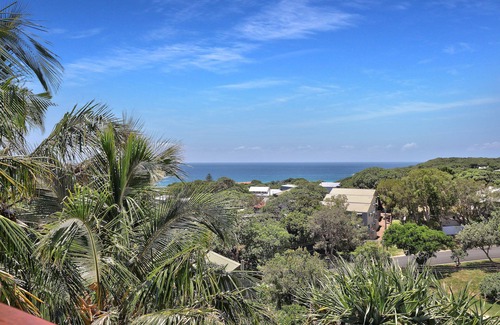 Point Lookout House | 4 Bedroom beach house only minutes walk to Cylinder Beach.