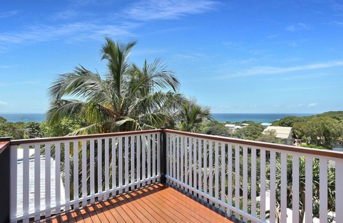 Point Lookout House | 4 Bedroom beach house only minutes walk to Cylinder Beach.