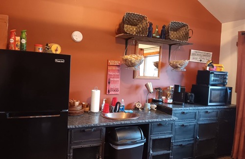 North Creek Bed & Breakfast | 4-bedroom bed & breakfast in distinct North Creek, with a rustic cozy cabin feel