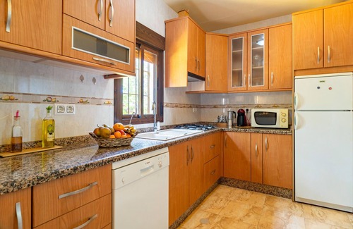 Iznajar House | 4 bedroom cozy home in Iznajar