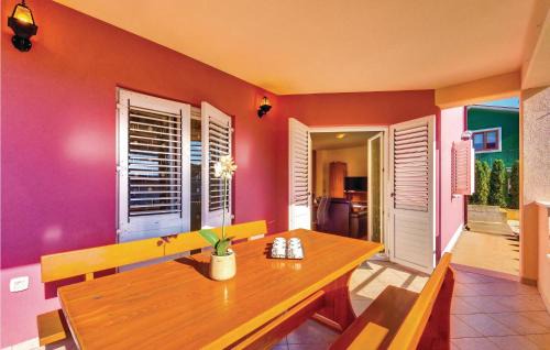 Vinez House | 4 Bedroom Cozy Home In Labin