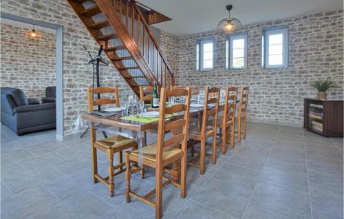 Lithaire House | 4 Bedroom Cozy Home In Montsenelle