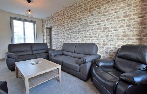 Lithaire House | 4 Bedroom Cozy Home In Montsenelle