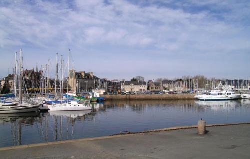 Yvias House | 4 Bedroom Cozy Home In Yvias