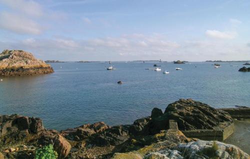 Yvias House | 4 Bedroom Cozy Home In Yvias