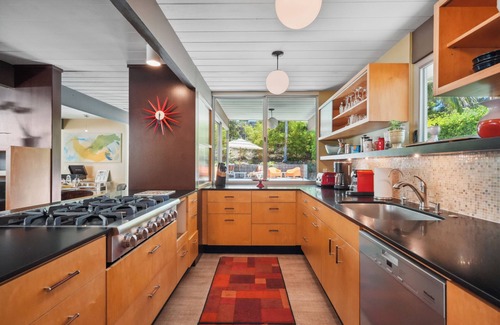 Thousand Oaks House | 4 bedroom Eichler Estate with AC, WiFi, Pool, Spa, and Piano